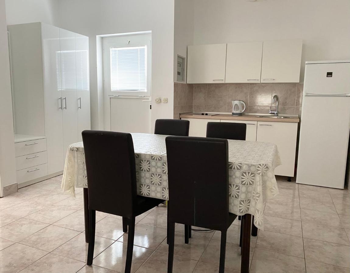 Emanuela 2 Apartment โนวาลยา ภายนอก รูปภาพ