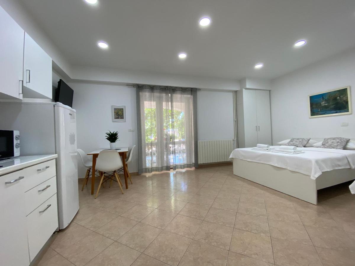 Emanuela 2 Apartment โนวาลยา ภายนอก รูปภาพ