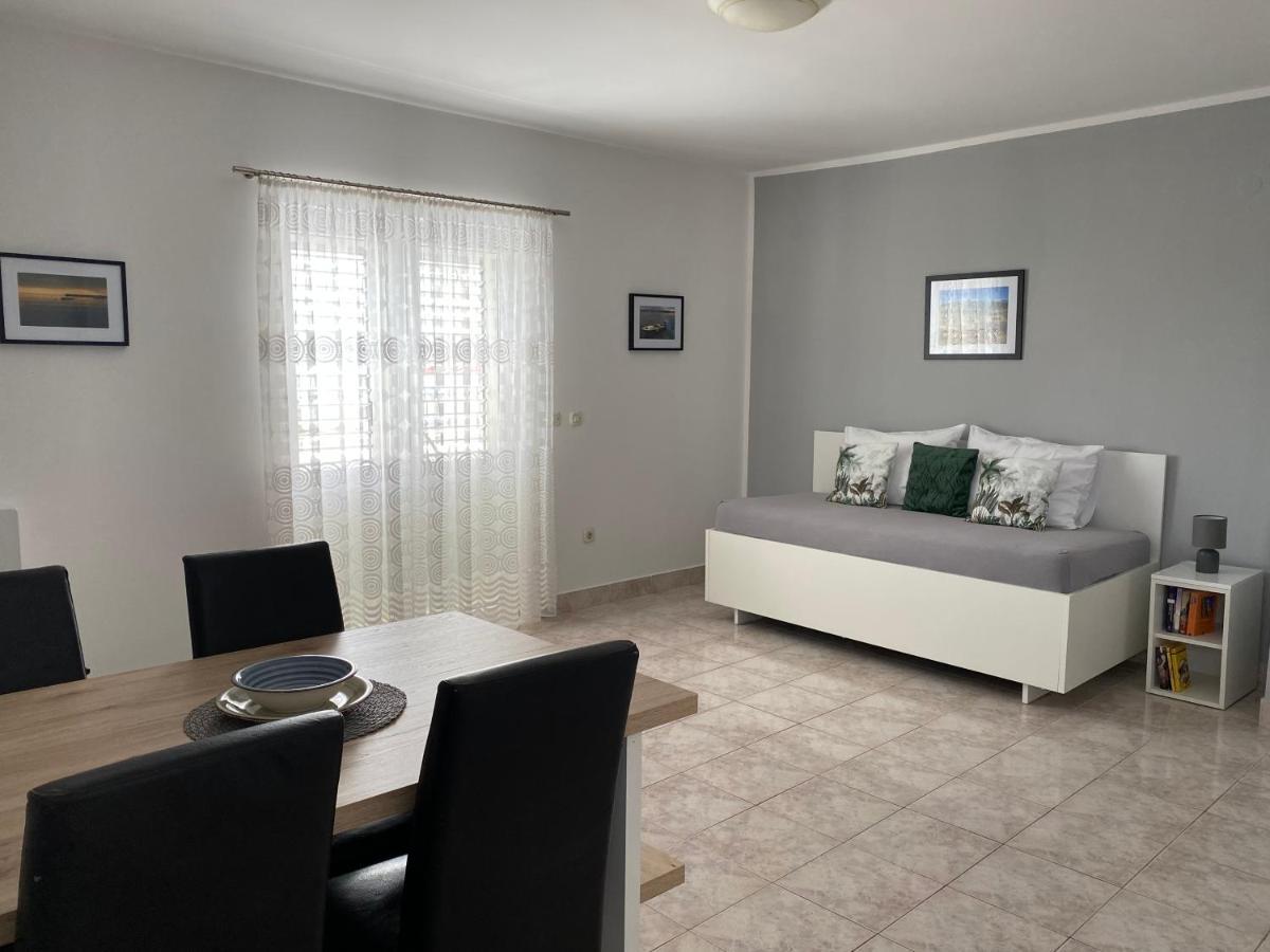 Emanuela 2 Apartment โนวาลยา ภายนอก รูปภาพ