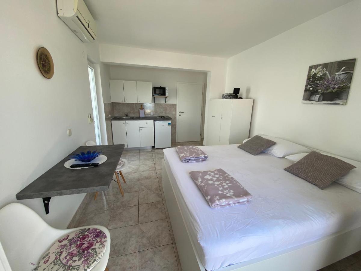 Emanuela 2 Apartment โนวาลยา ภายนอก รูปภาพ