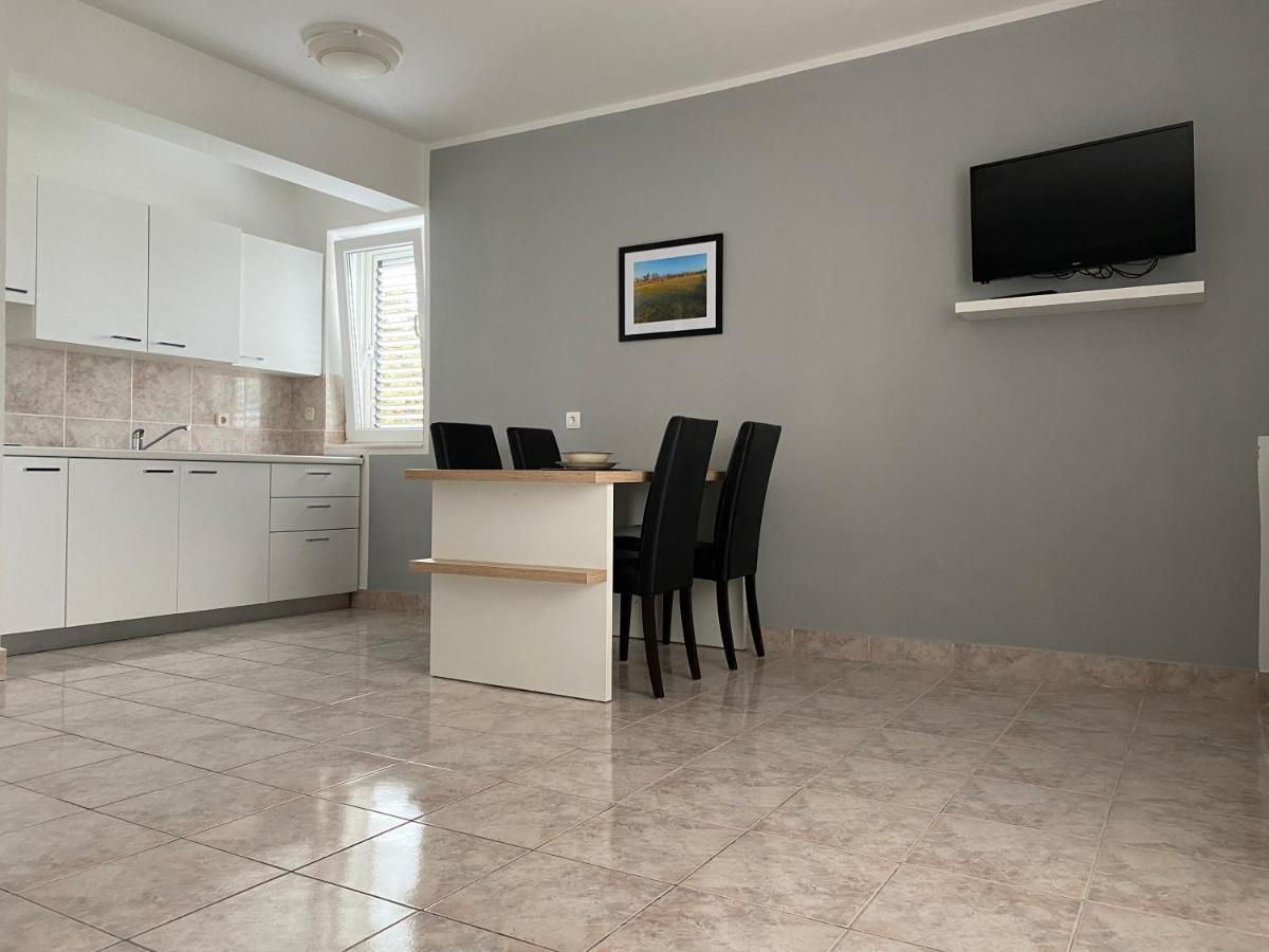 Emanuela 2 Apartment โนวาลยา ภายนอก รูปภาพ