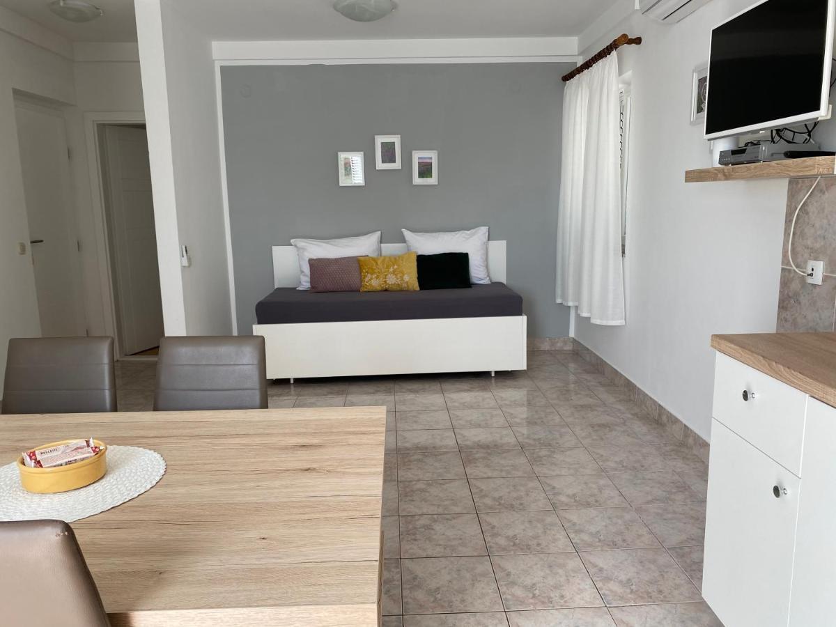 Emanuela 2 Apartment โนวาลยา ภายนอก รูปภาพ