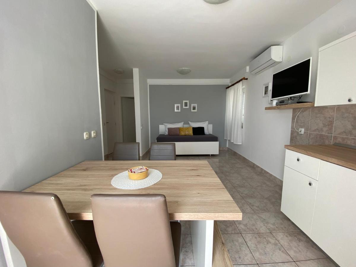 Emanuela 2 Apartment โนวาลยา ภายนอก รูปภาพ