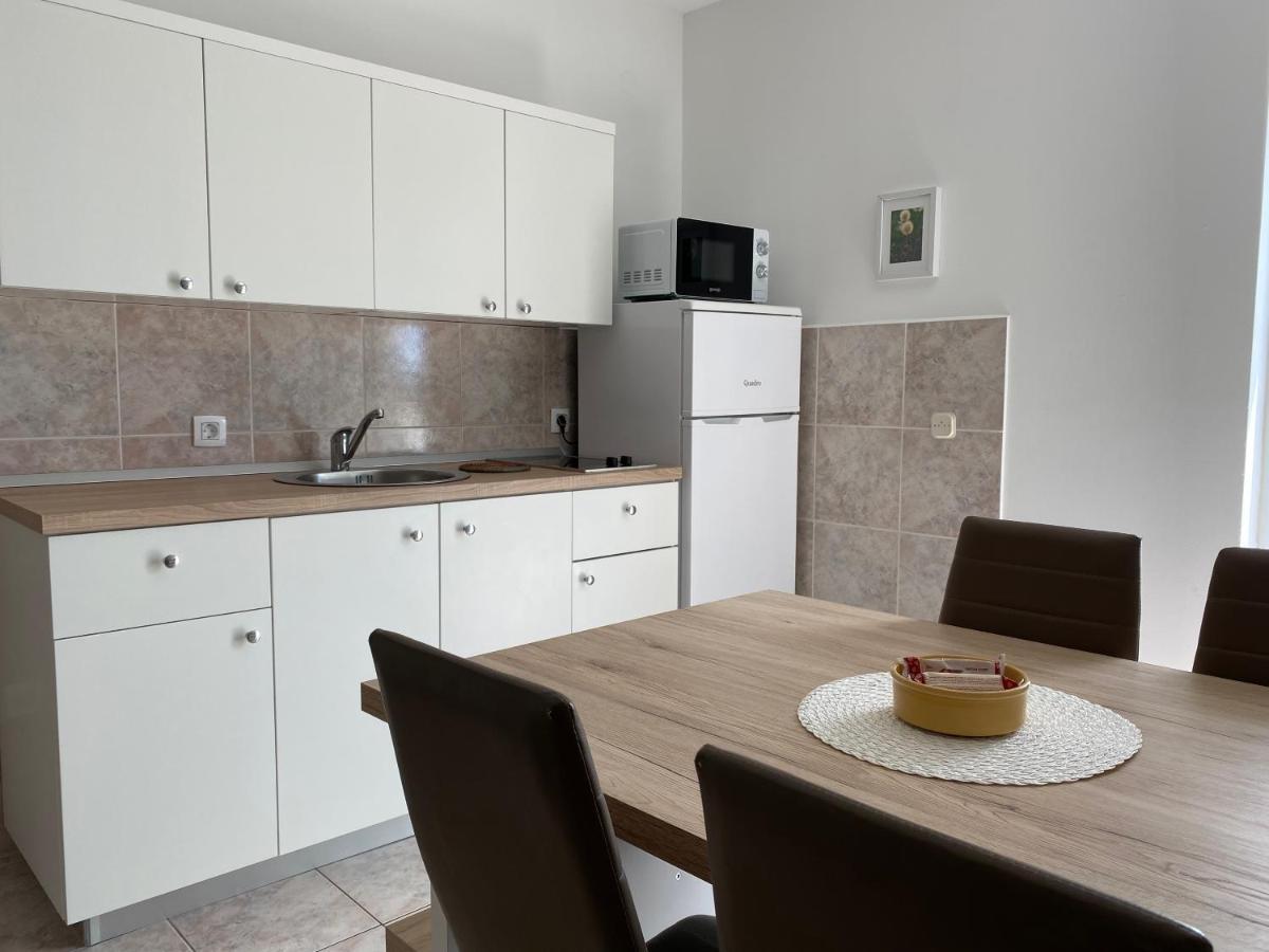 Emanuela 2 Apartment โนวาลยา ภายนอก รูปภาพ