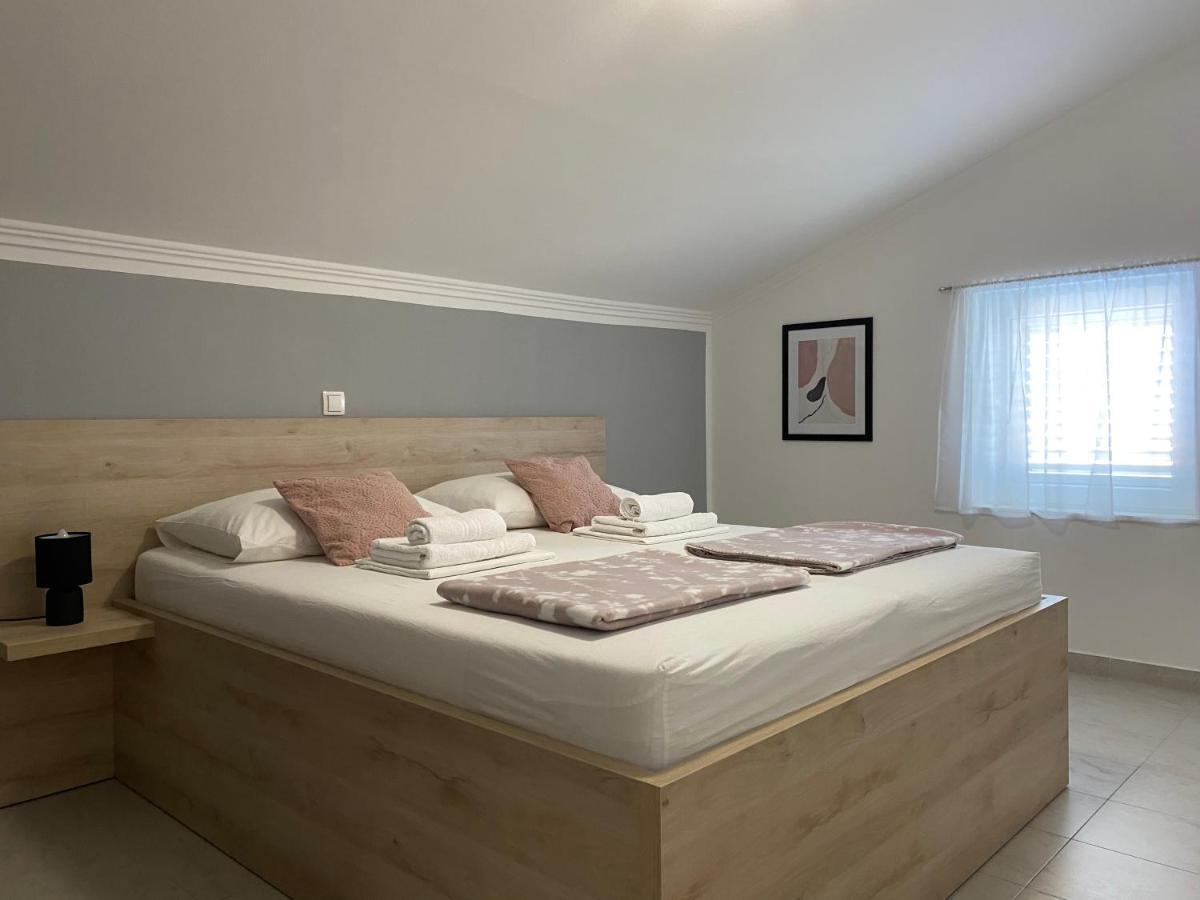 Emanuela 2 Apartment โนวาลยา ภายนอก รูปภาพ
