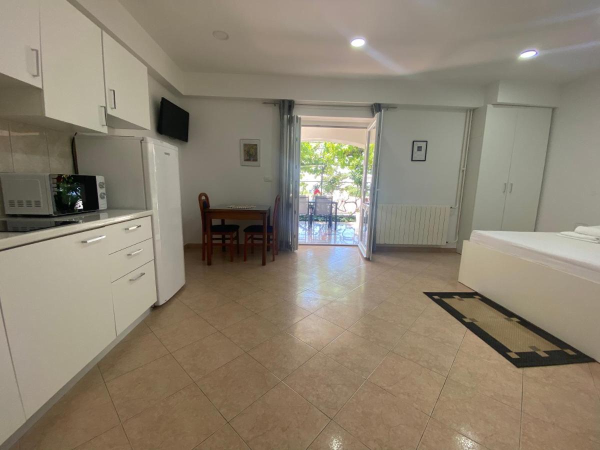 Emanuela 2 Apartment โนวาลยา ภายนอก รูปภาพ